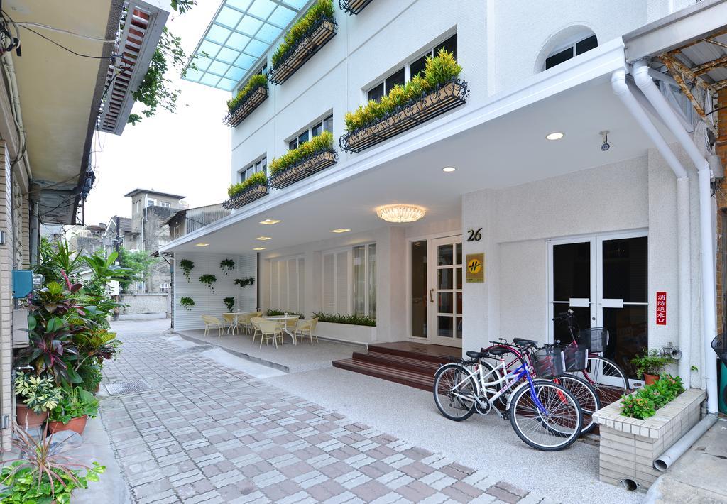 Ing Wang Hotel Тайнан Екстериор снимка