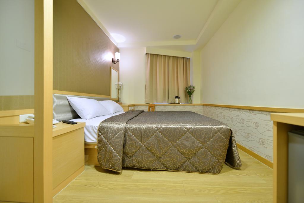 Ing Wang Hotel Тайнан Екстериор снимка